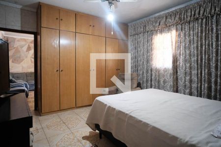 Casa à venda com 180m², 3 quartos e 6 vagassuíte