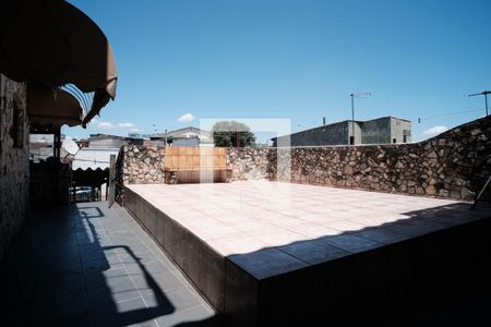 Casa à venda com 180m², 3 quartos e 6 vagasÁrea de Serviço vista