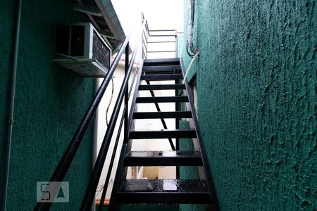 Casa à venda com 174m², 3 quartos e 2 vagasEscada Externa