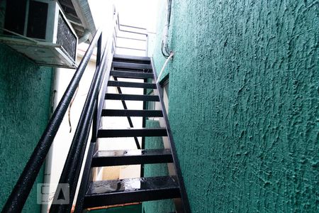 Casa à venda com 174m², 3 quartos e 2 vagasEscada Externa