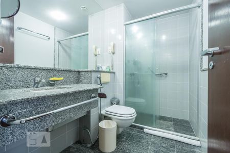 Banheiro de kitnet/studio à venda com 1 quarto, 30m² em Chácara Santo Antônio (zona Sul), São Paulo