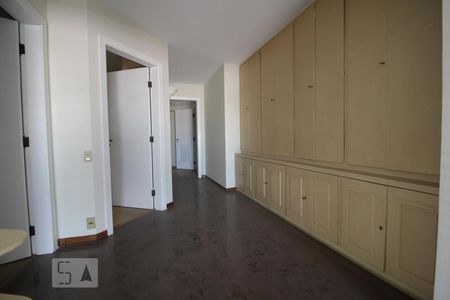 Corredor de apartamento à venda com 3 quartos, 380m² em Vila Andrade, São Paulo