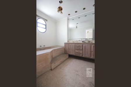 Apartamento para alugar com 380m², 3 quartos e 2 vagasBanheiro da suíte 3