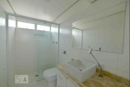 Banheiro de apartamento à venda com 1 quarto, 47m² em Vila Firmiano Pinto, São Paulo