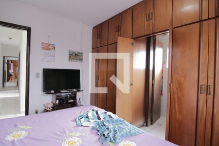 Casa à venda com 172m², 4 quartos e 2 vagasQuarto 1