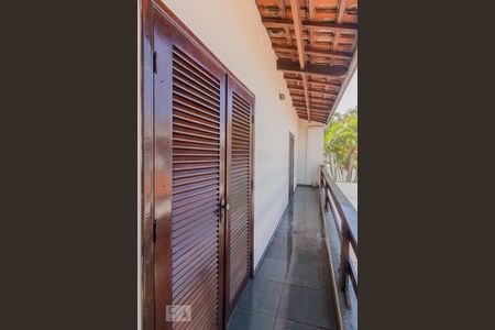 Casa à venda com 300m², 6 quartos e 8 vagasEdícula 