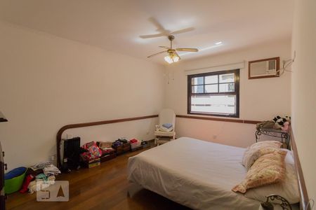 Casa à venda com 300m², 6 quartos e 8 vagasQuarto 02 com Suíte