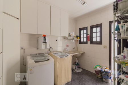 Casa à venda com 300m², 6 quartos e 8 vagasÁrea de Serviço