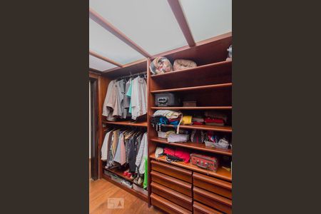 Casa à venda com 300m², 6 quartos e 8 vagasCloset