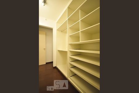 Suíte master - Armários de apartamento para alugar com 3 quartos, 137m² em Paraíso do Morumbi, São Paulo