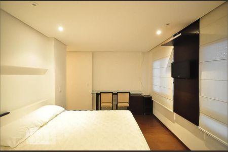Suíte master de apartamento para alugar com 3 quartos, 137m² em Paraíso do Morumbi, São Paulo
