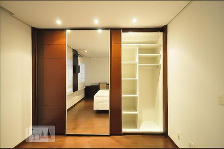 Suíte master de apartamento para alugar com 3 quartos, 137m² em Paraíso do Morumbi, São Paulo
