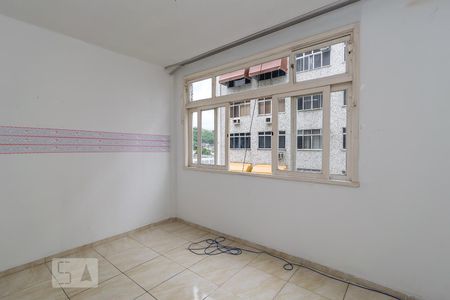 Quarto 1 de apartamento para alugar com 2 quartos, 68m² em Olaria, Rio de Janeiro