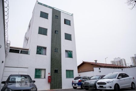 Apartamento para alugar com 55m², 2 quartos e 1 vaga Apartamento para alugar com 55m², 2 quartos e 1 vagaFachada