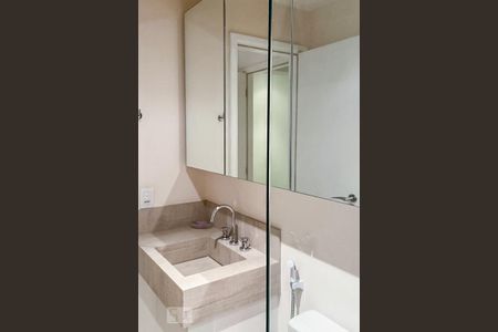Apartamento para alugar com 107m², 2 quartos e 2 vagas Apartamento para alugar com 107m², 2 quartos e 2 vagasBanheiro do Corredor