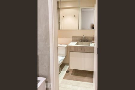 Apartamento para alugar com 107m², 2 quartos e 2 vagas Apartamento para alugar com 107m², 2 quartos e 2 vagasBanheiro da Suíte