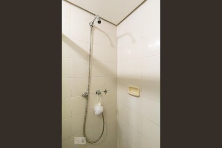 Banheiro de kitnet/studio para alugar com 1 quarto, 38m² em Moema, São Paulo