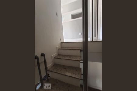 Apartamento à venda com 236m², 3 quartos e 2 vagasEscada