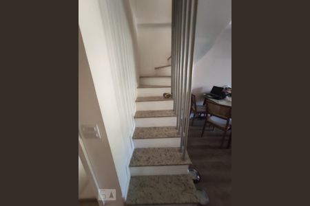 Escada de apartamento para alugar com 3 quartos, 236m² em Freguesia (jacarepaguá), Rio de Janeiro