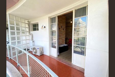 Studio à venda com 52m², 1 quarto e sem vaga Studio à venda com 52m², 1 quarto e sem vagaVaranda