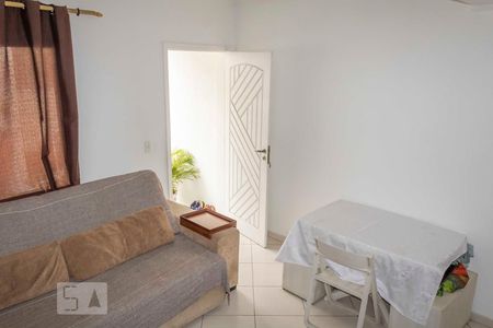 Casa de condomínio à venda com 82m², 2 quartos e 2 vagasSala