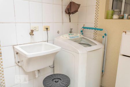 Casa de condomínio à venda com 82m², 2 quartos e 2 vagasLavanderia