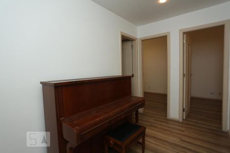 Corredor de apartamento para alugar com 3 quartos, 111m² em Leme, Rio de Janeiro