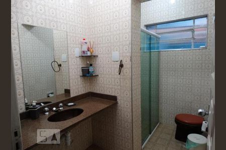 Casa à venda com 230m², 3 quartos e 4 vagasBanheiro 2