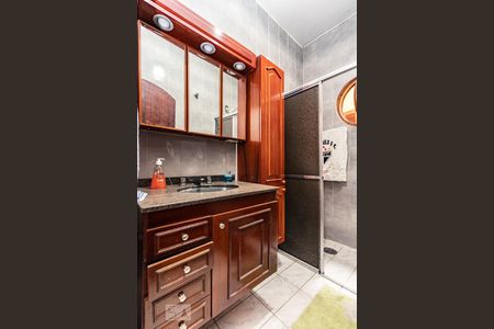 Casa à venda com 240m², 5 quartos e 2 vagasBanheiro 