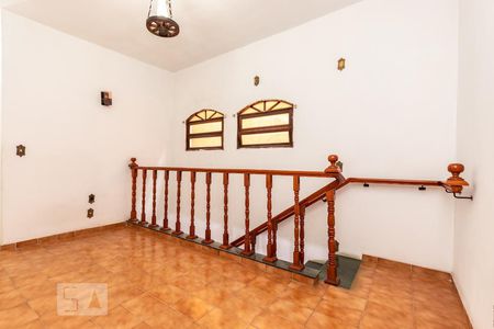 Casa à venda com 240m², 5 quartos e 2 vagasHall
