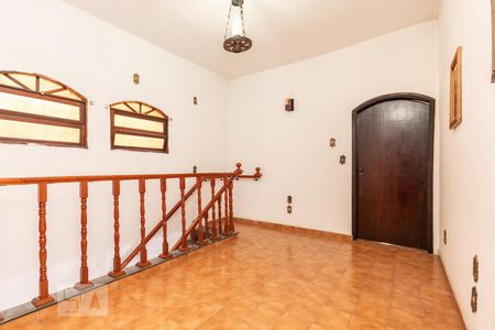 Casa à venda com 240m², 5 quartos e 2 vagasHall