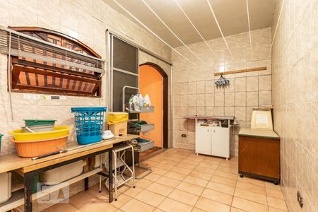 Casa à venda com 240m², 5 quartos e 2 vagasÁrea de serviço