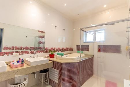 Casa à venda com 759m², 4 quartos e 8 vagasBanheiro da Suíte 1