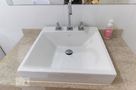 Casa à venda com 759m², 4 quartos e 8 vagasBanheiro da Suíte 2