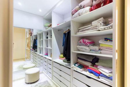 Closet da suíte 1 de casa à venda com 4 quartos, 759m² em Vila Paranaguá, São Paulo