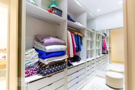 Casa à venda com 759m², 4 quartos e 8 vagasCloset da suíte 1