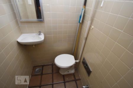 Banheiro de Serviço de casa para alugar com 2 quartos, 100m² em Humaitá, Rio de Janeiro