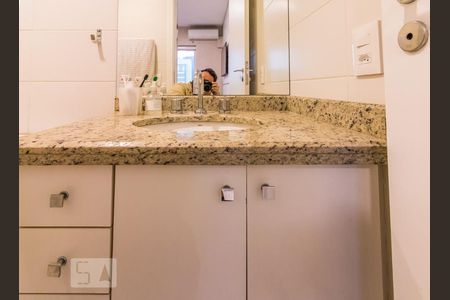 Banheiro de apartamento à venda com 1 quarto, 52m² em Jardim Paulista, São Paulo