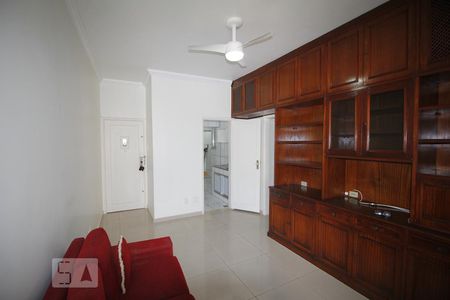 Sala de Apartamento com 2 quartos, 64m² Flamengo