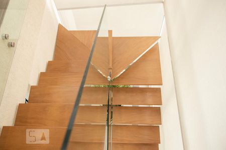 Apartamento à venda com 116m², 2 quartos e 2 vagasEscada acesso à cobertura