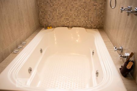 Apartamento à venda com 116m², 2 quartos e 2 vagasBanheira Hidromassagem Suíte 2