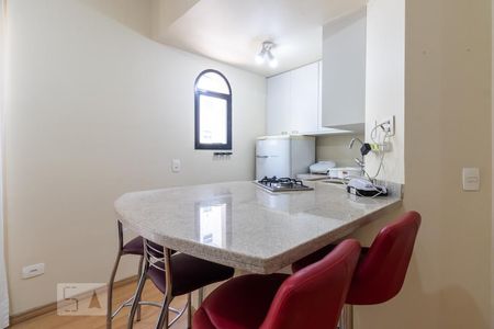 Cozinha de apartamento para alugar com 1 quarto, 39m² em Itaim Bibi, São Paulo