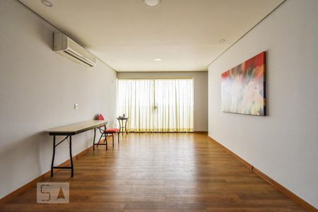 Apartamento à venda com 48m², 1 quarto e 1 vaga Apartamento à venda com 48m², 1 quarto e 1 vagaSala de Reunião