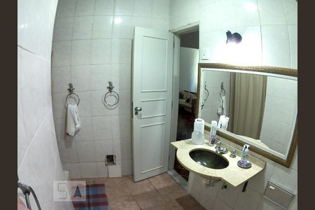 Banheiro de apartamento à venda com 1 quarto, 76m² em Humaitá, Rio de Janeiro