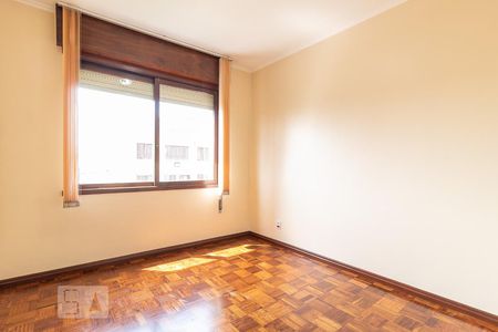 Dormitório de apartamento para alugar com 2 quartos, 56m² em São João, Porto Alegre