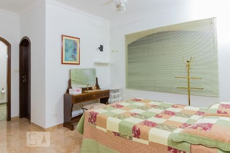 Suíte de casa à venda com 3 quartos, 200m² em Jardim Campo Grande, São Paulo