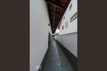 Casa à venda com 200m², 3 quartos e 2 vagasCorredor