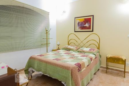 Suíte de casa à venda com 3 quartos, 200m² em Jardim Campo Grande, São Paulo