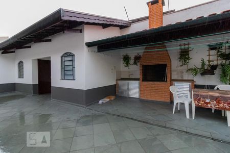 Casa à venda com 200m², 3 quartos e 2 vagasQuintal