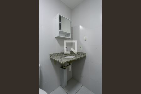 Banheiro da suíte de apartamento para alugar com 2 quartos, 59m² em Santa Teresinha, São Paulo